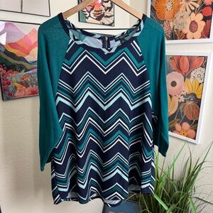 Signature Studio | chevron blue and green quarter sleeve blouse | 1X